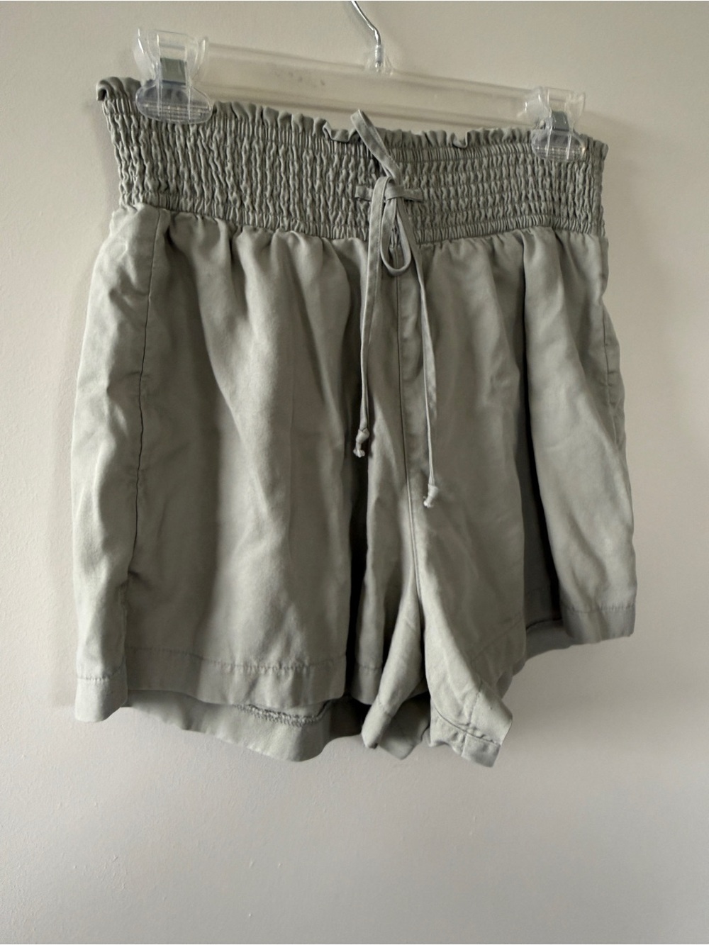 Abercrombie Sage Smocked Waist Shorts M NWOT